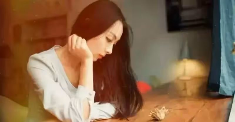 回娘家過年，被弟媳安排打地鋪，姑姐拿出轉帳：娘家買房我出30萬