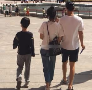 張亮開百萬豪車與前妻約會,戴大金鍊子打扮浮誇,頻傳復婚不回應