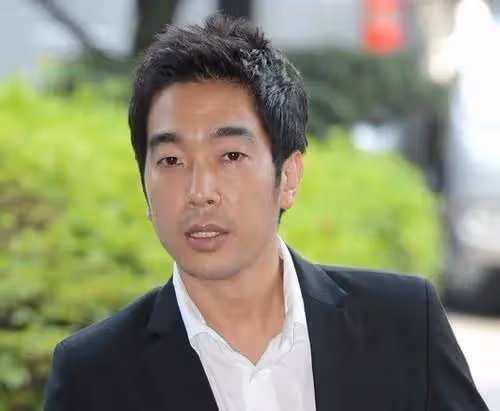 歌手高英旭的墮落史：因強暴女警察被判7年監禁，戴電子鐐銬10年