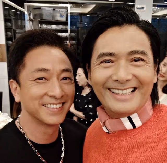 又一位香港知名男星初步確診!伴有喉嚨痛頭痛症狀,準備在家隔離