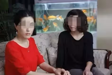我離婚後,我媽也結束了她屈辱的婚姻,我爸歇斯底里地吼叫也沒用