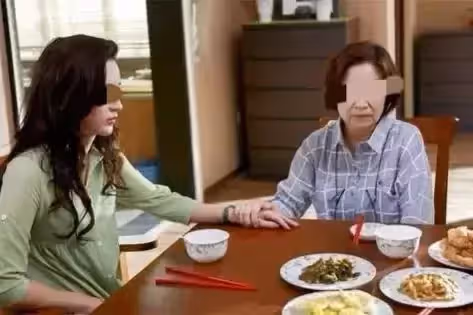 我離婚後,我媽也結束了她屈辱的婚姻,我爸歇斯底里地吼叫也沒用