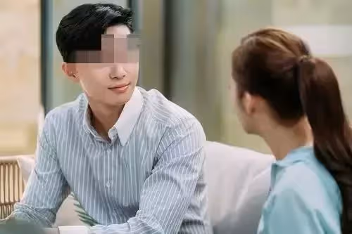 我離婚後,我媽也結束了她屈辱的婚姻,我爸歇斯底里地吼叫也沒用