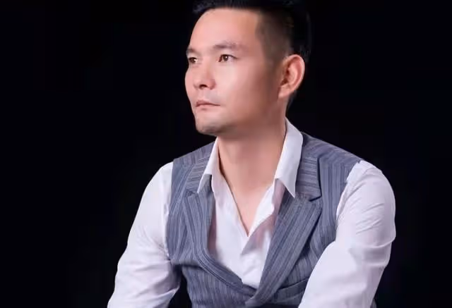 中國接在烏華人回家！百萬粉網紅感動到淚流滿面，直言祖國偉大