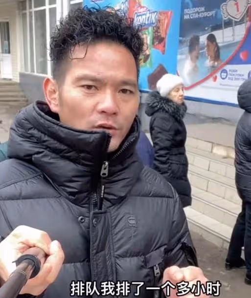 中國接在烏華人回家！百萬粉網紅感動到淚流滿面，直言祖國偉大