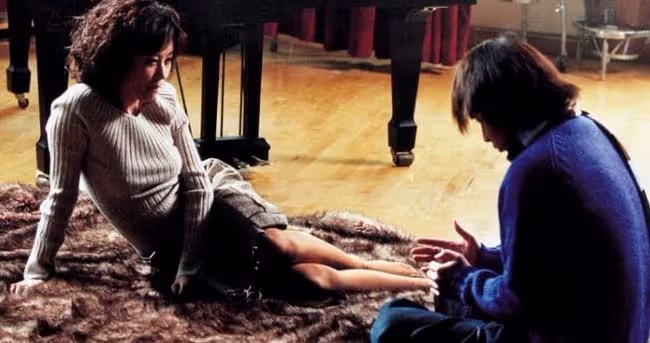 他貪婪盯著睡裙領口，在我和另一個男人纏綿時，我的丈夫回來了