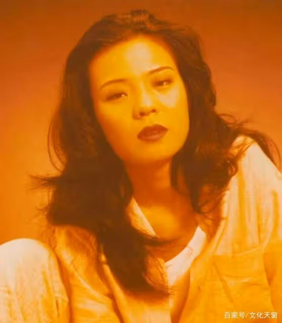 99年:天津一女子從23樓墜落,路人發現竟是春晚名曲的演唱者