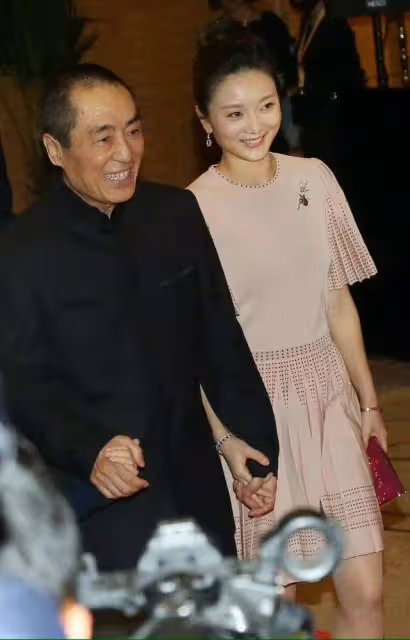 陳婷取消張藝謀妻子認證,稱重名太多怕搞混,但目前已糾正過來