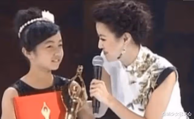 國民妹妹也塌房?張子楓因戀情敗光路人緣,趙今麥卻成最大贏家?