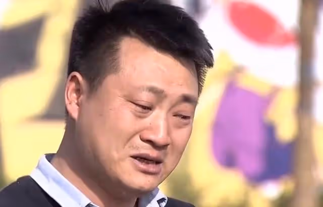當初母親拋棄三個兒子再婚，生下2女兒不管她，只有三兒子來照顧