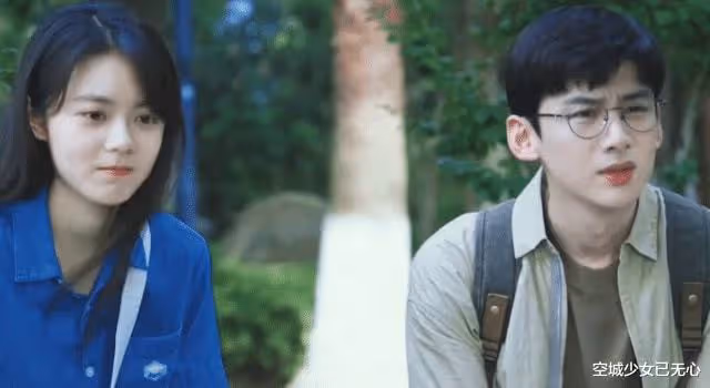 國民妹妹也塌房?張子楓因戀情敗光路人緣,趙今麥卻成最大贏家?
