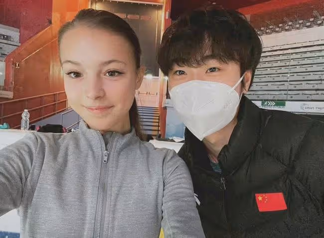 提起金博洋,謝爾巴科娃笑的太甜了,直言期待下次見面