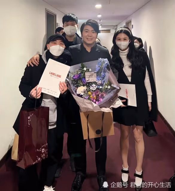 邱淑貞長女赴韓朝聖郎朗音樂會,穿學生裝秀美腿,美貌力壓吉娜