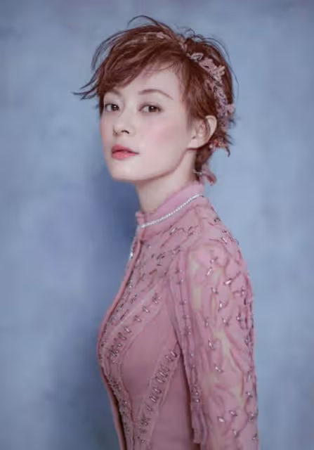 打敗孫儷一舉封后,當眾讓海清難堪,她為何敢如此狂妄?