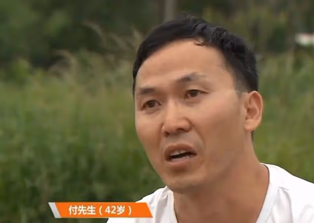父母將百萬拆遷款給兒子，如今壓榨女兒，跪求女兒拿錢給母親看病