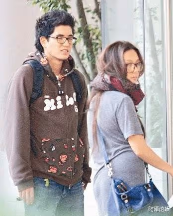 自認吸D揚言不後悔,和女助理傳緋聞受黎明冷落?被拍車Z的她也要乘風破浪?