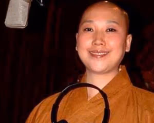 李娜事業巔峰時突然出家,母親勸阻無果後,選擇陪伴女兒修行25年