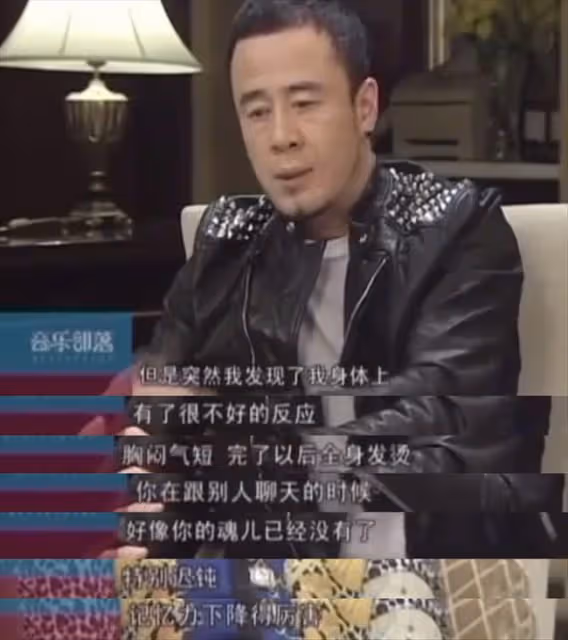 49歲楊坤被指喝多了!拿酒杯說心靈雞湯臉頰泛紅,多次因醉酒丟人