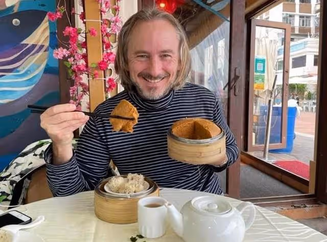 港星河國榮新劇久違現身,曾患病兩度接受手術,堅持不打疫苗