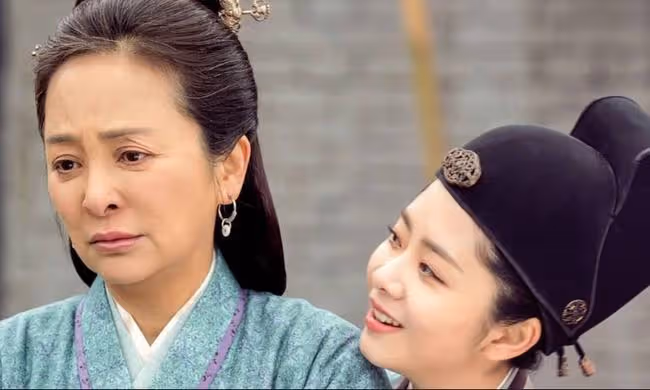 曾三次嫁外國人，卻都遺憾離婚，今57歲仍活躍在演藝圈