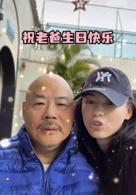 張柏芝冒險囤物資!開百萬豪車未請司機,3歲小兒子爬車廂太活潑