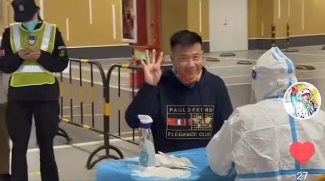 64歲萬梓良做核酸太高調!鏡頭全程跟拍表現浮誇,打招呼卻無人理