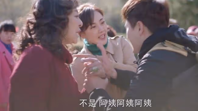 曾三次嫁外國人，卻都遺憾離婚，今57歲仍活躍在演藝圈