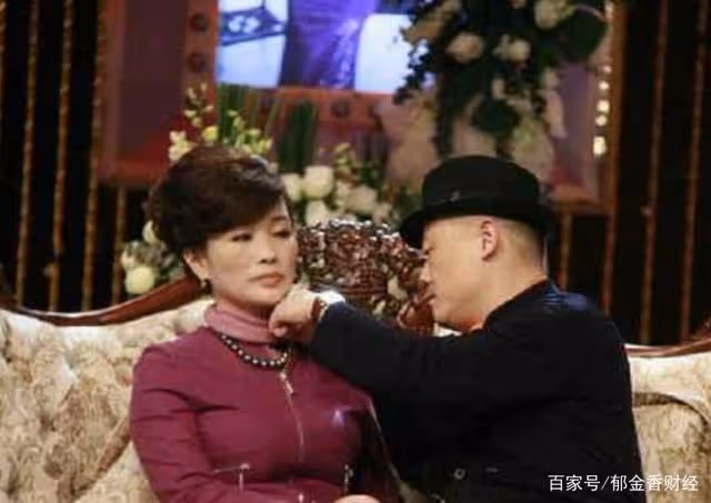 溫州女富豪胡潔:前夫由司機變巨貪,二婚嫁周立波,大方送保時捷