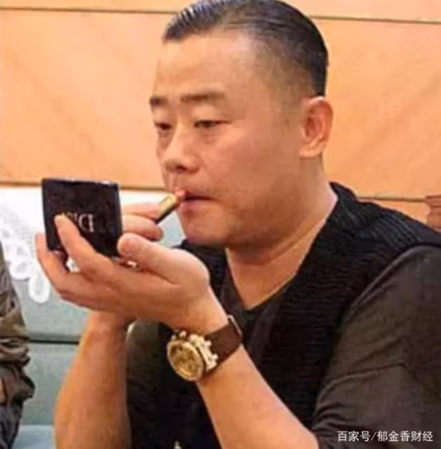 溫州女富豪胡潔:前夫由司機變巨貪,二婚嫁周立波,大方送保時捷