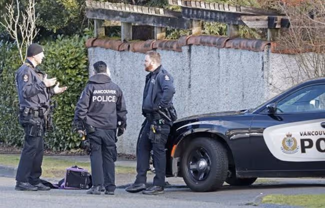 驚人細節!身份曝光:前女足隊員與富商友人在國外雙雙被殺!