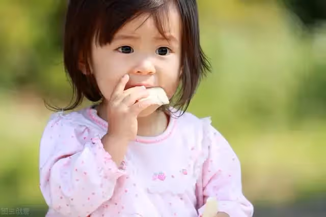 小媳婦被公婆虐待,丈夫沉默無語,離家10年,妻子開豪車回來離婚