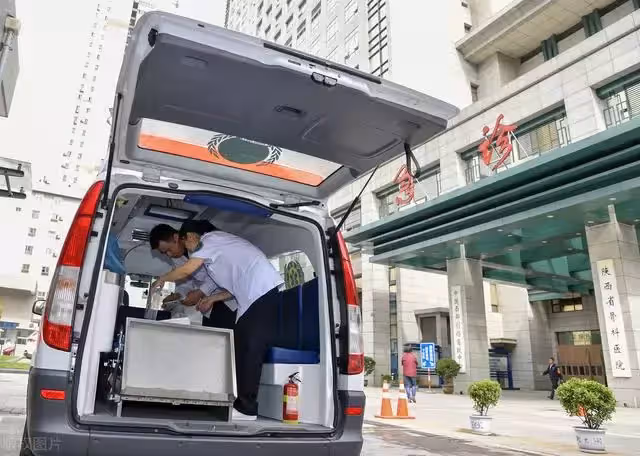小媳婦被公婆虐待,丈夫沉默無語,離家10年,妻子開豪車回來離婚