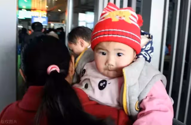 小媳婦被公婆虐待,丈夫沉默無語,離家10年,妻子開豪車回來離婚