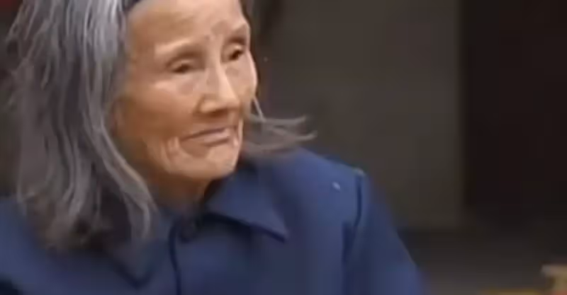 為討好小兒子拆了大兒子的房，臨終前想和解，大兒媳婦：死都不見