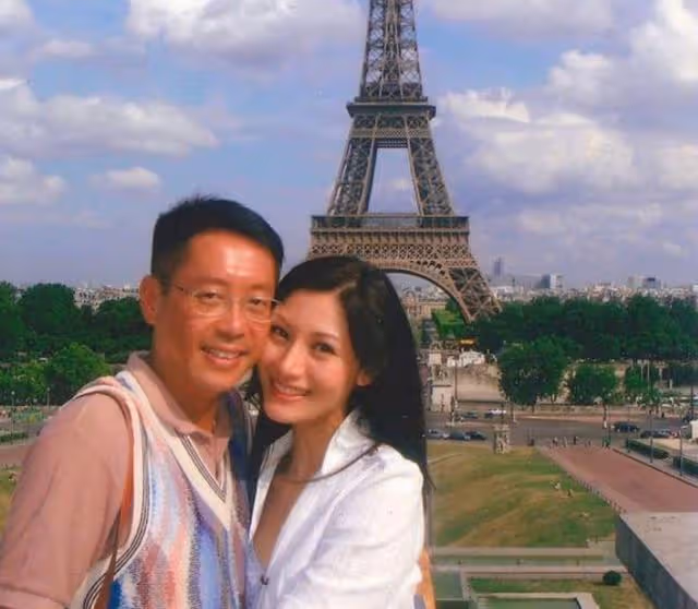 李嘉欣曬出近照,為丈夫許晉亨慶祝50歲生日,兩人同框大秀恩愛
