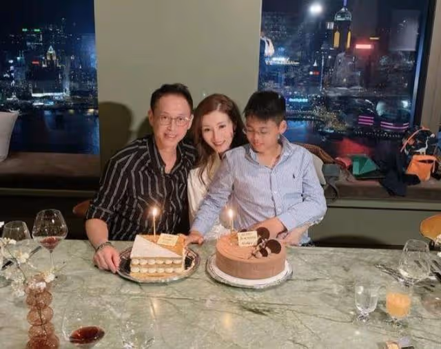 李嘉欣曬出近照,為丈夫許晉亨慶祝50歲生日,兩人同框大秀恩愛