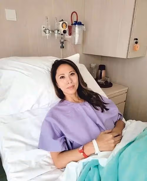 48歲港星患乳腺癌後復出!已接受4次乳房重塑手術,傷口反覆發炎