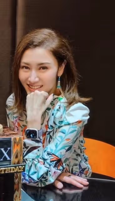 李嘉欣為60歲丈夫慶生,許晉亨頭髮稀少小眼眯眯,兩人同框似父女