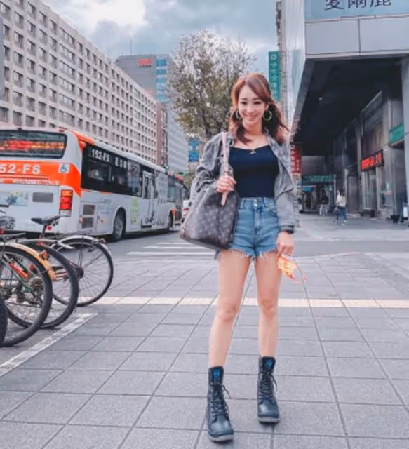 37歲美女新聞主播被曝出軌!與人夫車內熱吻,遭男方妻子告上法庭