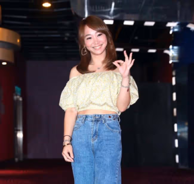 37歲美女新聞主播被曝出軌!與人夫車內熱吻,遭男方妻子告上法庭
