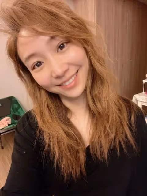 37歲美女新聞主播被曝出軌!與人夫車內熱吻,遭男方妻子告上法庭