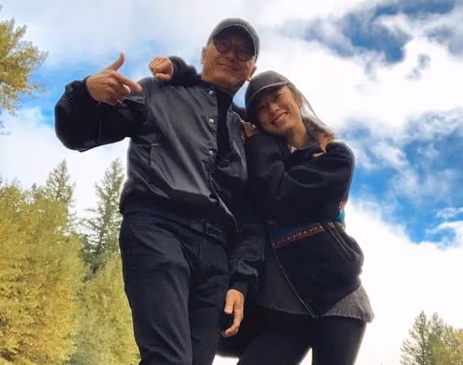苗僑偉在國外健身房被偶遇,63歲身材仍健碩,半年前出國陪伴子女