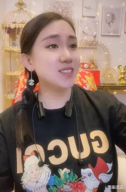 程野和丫蛋兒直播連麥PK,雙方粉絲瘋狂刷禮物,場面看上去很可笑