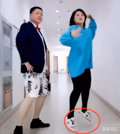 程野和丫蛋兒直播連麥PK,雙方粉絲瘋狂刷禮物,場面看上去很可笑
