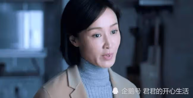 她是前央視知名主持,2度愛上人夫,二婚總裁丈夫為其凈身出戶