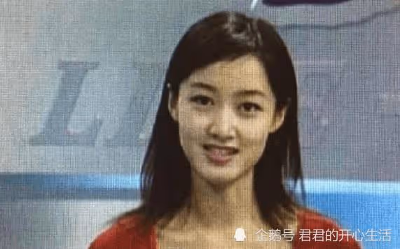 她是前央視知名主持,2度愛上人夫,二婚總裁丈夫為其凈身出戶
