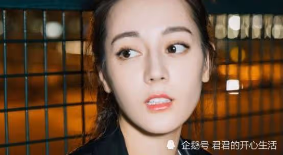 迪麗熱巴是個十分有靈氣的演員,但出道也沒有幾年,經驗並不豐富