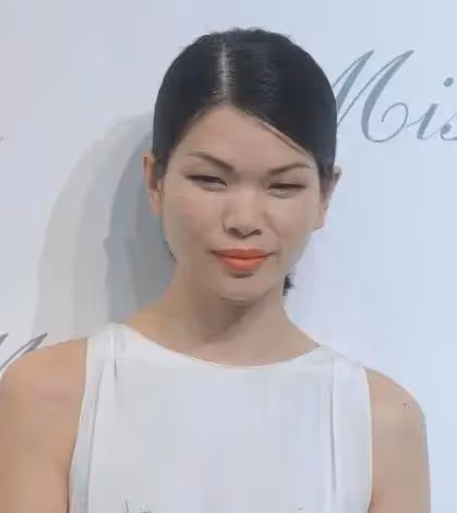 呂燕:農村出身的超模,艱難成名後,最開心的是讓父母住上大房子
