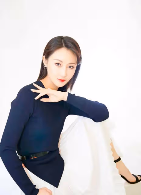 全身沒有一絲多餘的肉，號稱骨感型美女林鵬