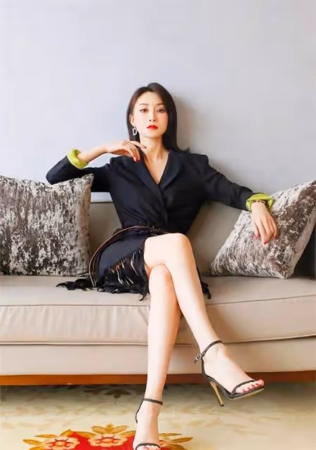 全身沒有一絲多餘的肉，號稱骨感型美女林鵬